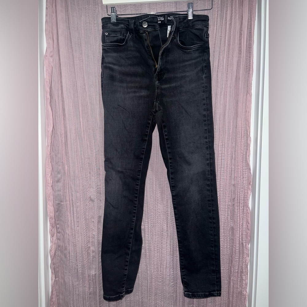H&M Black Skinny Jeans with Distressed Detailing